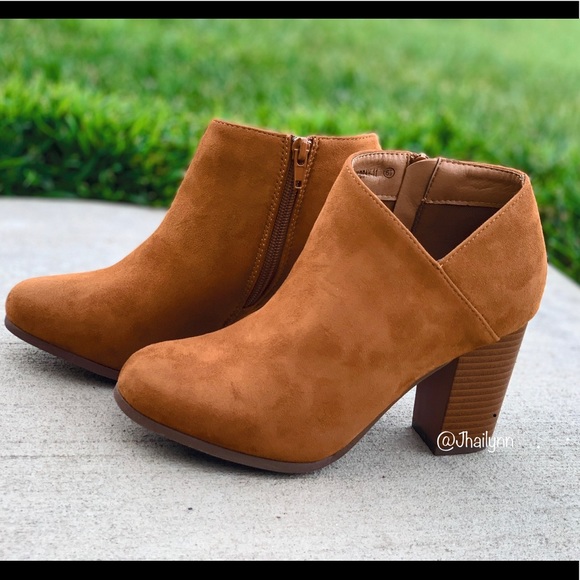 Tan ankle side zipper bootie - Picture 3 of 4